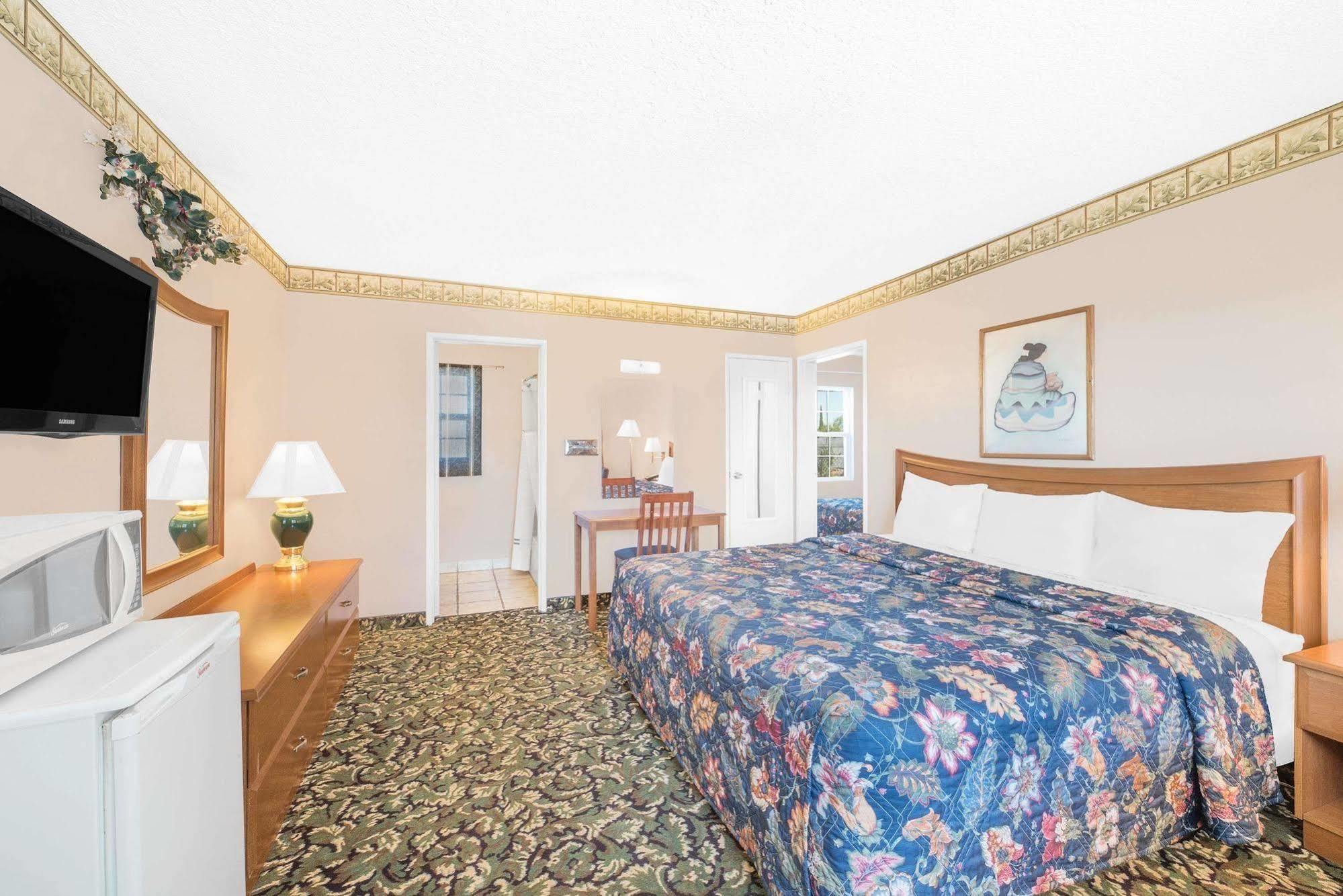 Knights Inn & Suites Pecos Extérieur photo