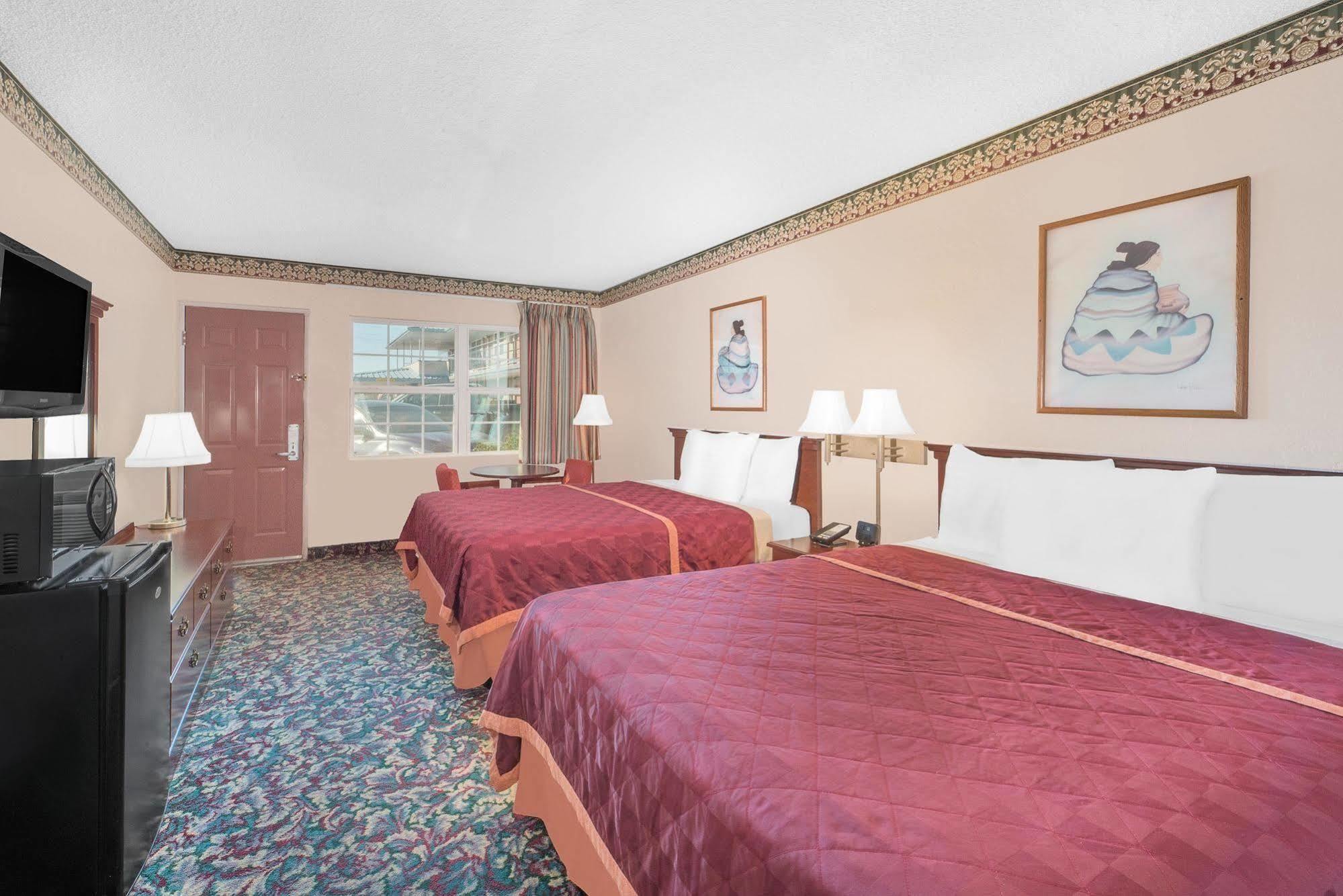 Knights Inn & Suites Pecos Extérieur photo